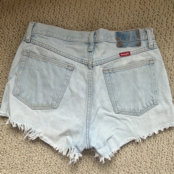 Wrangler Vintage Cut Offs - Picture 2 of 3